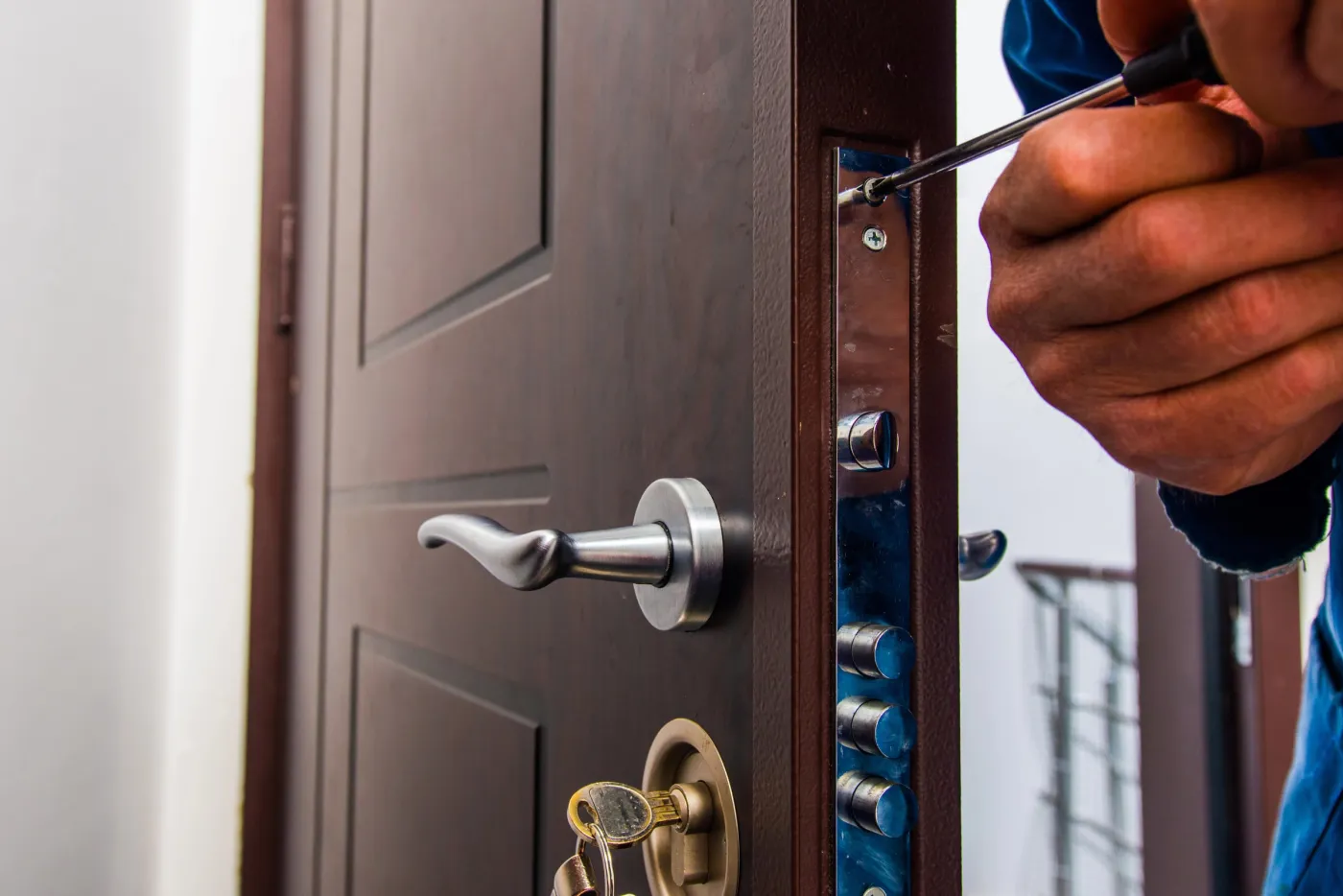 Réglage d'une serrure multipoints sur une porte palière à Fontenay-sous-Bois